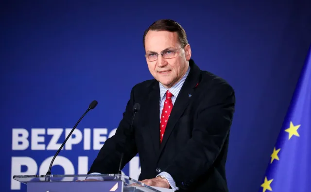 Sikorski bije w Schulza i Macrona:  Rozmowy z Putinem nie mają sensu. On rozumie tylko język siły