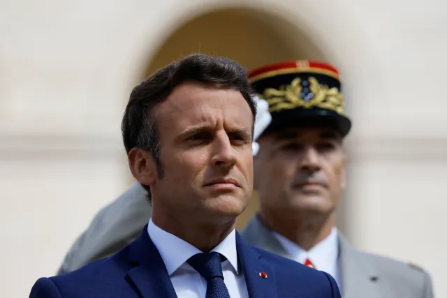 "Nie powinniśmy poniżać Rosji". Macron już snuje plany relacji z Putinem po wojnie