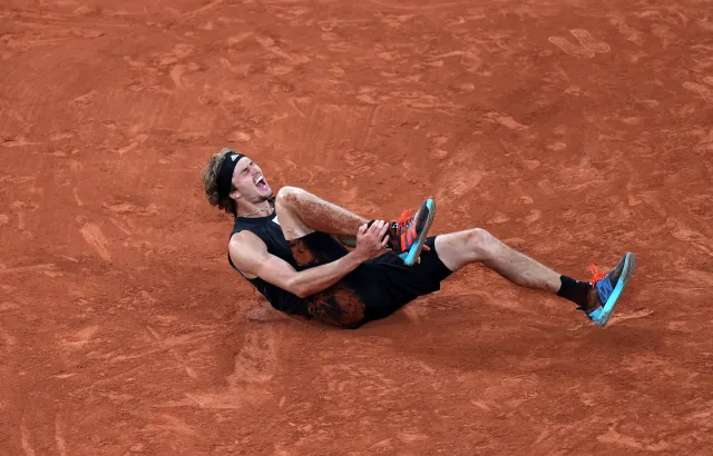 Alexander Zverev obawia się "bardzo poważnej kontuzji"