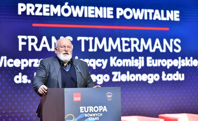 Timmermans: Świat patrzy na Polskę z podziwem