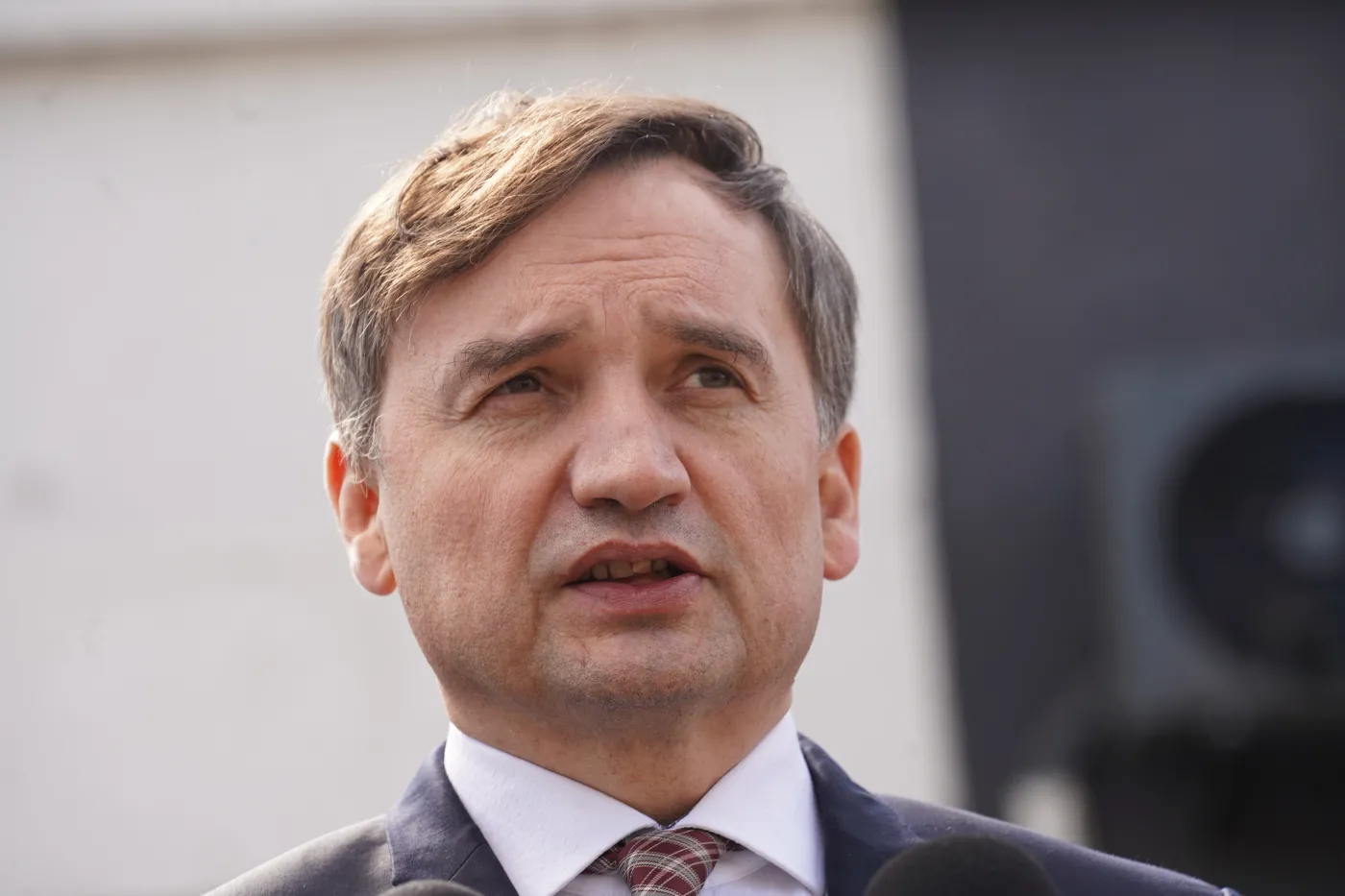 Pożyczył 500 zł, do spłaty miał 280 tys. zł. Ziobro staje w obronie dłużnika