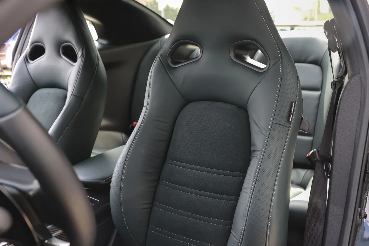 nissan-gtr-r35-37486979.jpg