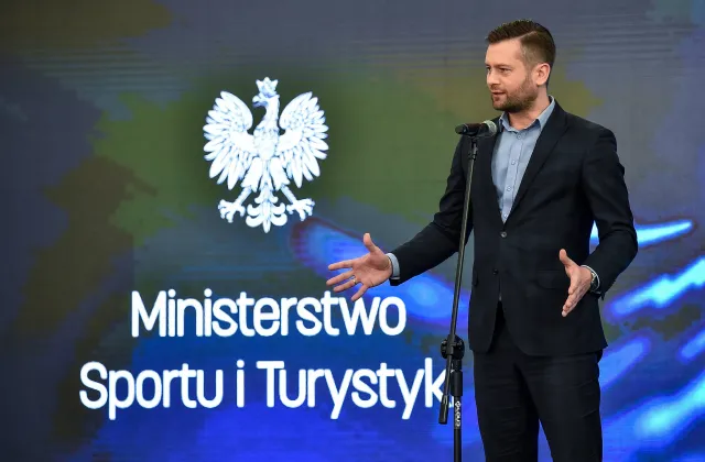 Minister Bortniczuk wzywa do bojkotu zawodów w bobslejach i skeletonie