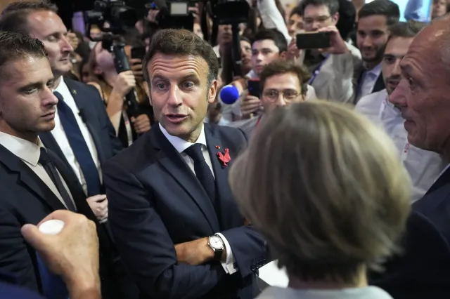 Francja szykuje się na II turę wyborów parlamentarnych. Koalicja prezydencka i lewica idą łeb w łeb