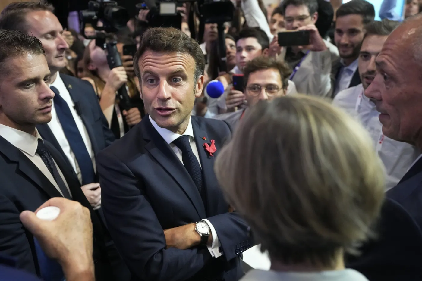 Francja szykuje się na II turę wyborów parlamentarnych. Koalicja prezydencka i lewica idą łeb w łeb