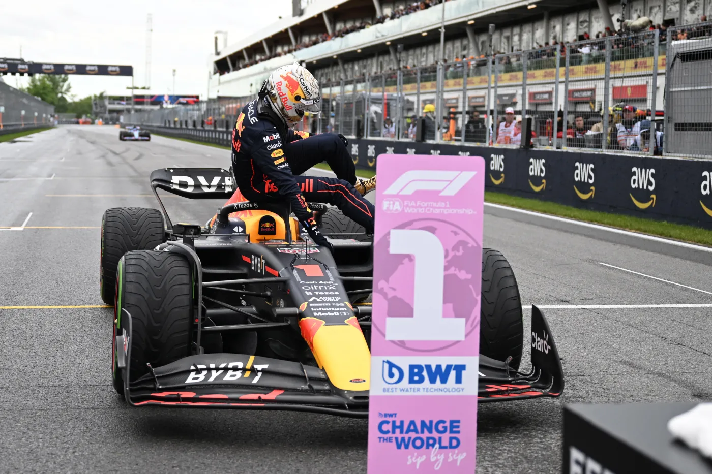 Pole position w Montrealu dla Verstappena. Leclerc ukarany za wymianę silnika