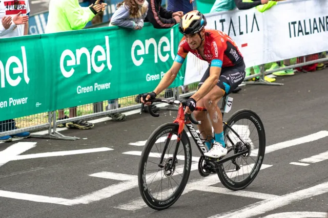 Policja przeszukała domy ekipy Bahrain-Victorious przed TdF