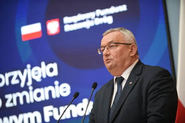 Adamczyk: Projekt regulaminu płacowego PAŻP poddany analizie