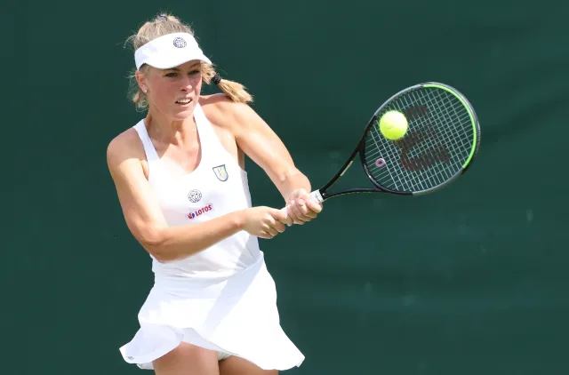 Fręch nie zwalnia tempa na Wimbledonie. W deblu też awansowała