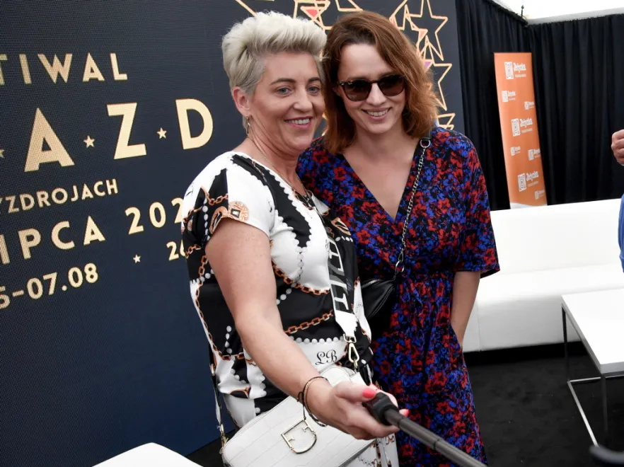 Wygląd anioła bez żadnych upiększaczy: 40-letnia Katarzyna Maciąg na Festiwalu w Międzyzdrojach. FOTO