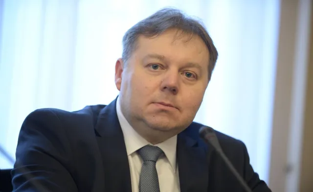 Sędzia TK Wyrembak: Nadciąga widmo nowych rządów prawa - sprawowanych za pomocą sierpa i młota