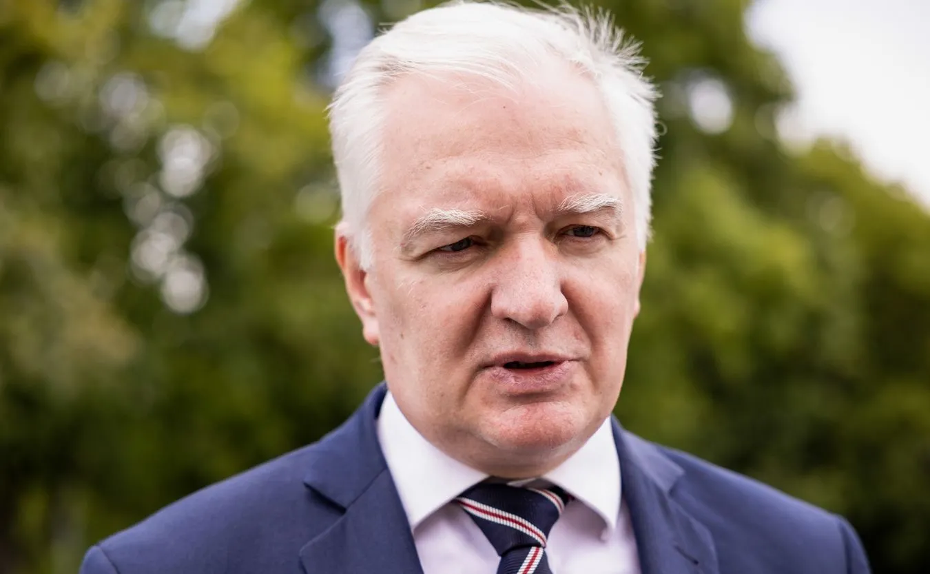 Gowin krytykuje władze: Rząd uderza w polski interes narodowy