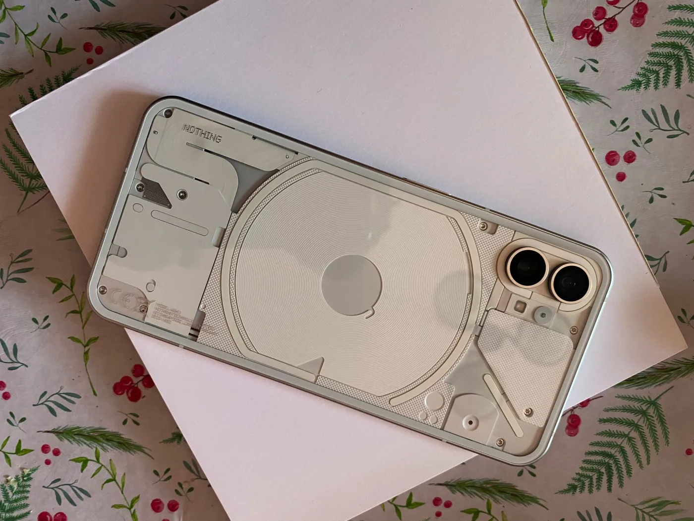 Nothing Phone (1). Na ten telefon średniej klasy warto było czekać [RECENZJA]