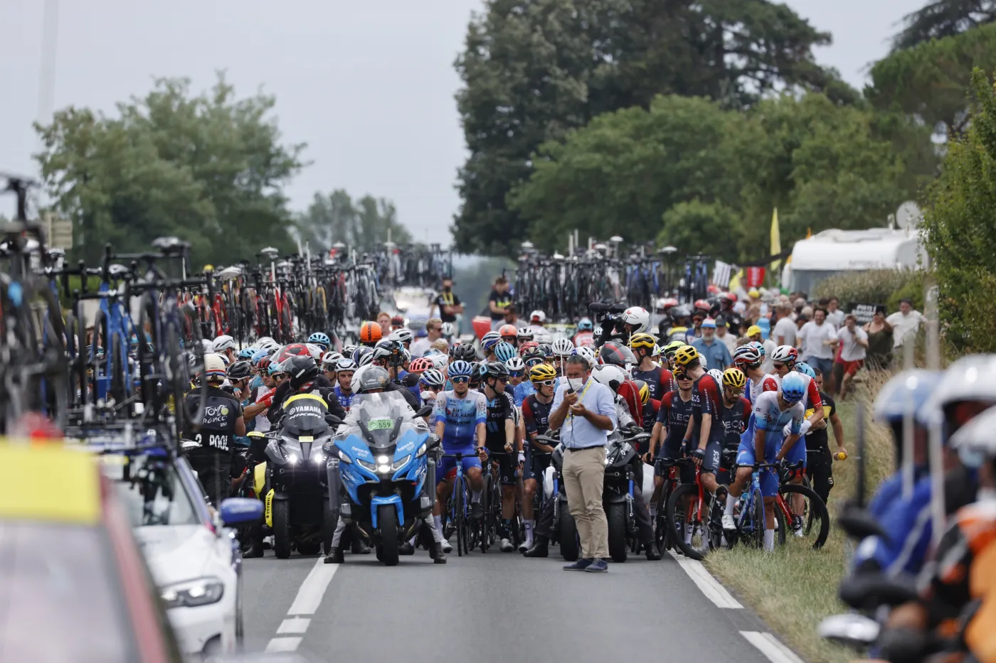 Aktywiści, którzy przerwali 19. etap Tour de France staną przed sądem