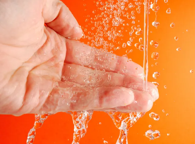 Eksperci: Polacy bywają na bakier z higieną, choć zaczęli dbać o czystość rąk