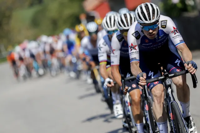 12 kolarzy startujących w Vuelta a Espana zakażonych COVID-19