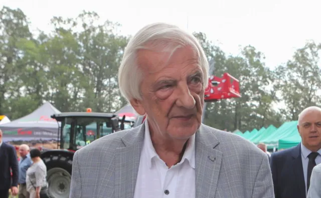 Podręcznik do HiT do kupienia na poczcie. "Brońmy młodych przed manipulacjami wrogów Polski"