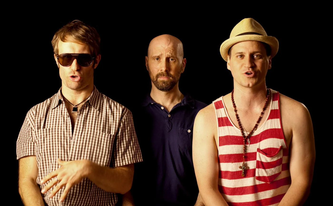 "Czy mówię jak gej?". Jak to jest z tym "zniewieściałym" głosem? [#DobryCynk]