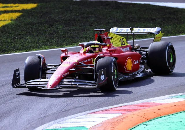 Charles Leclerc wygrał kwalifikacje. Na torze Monza ruszy z pole position