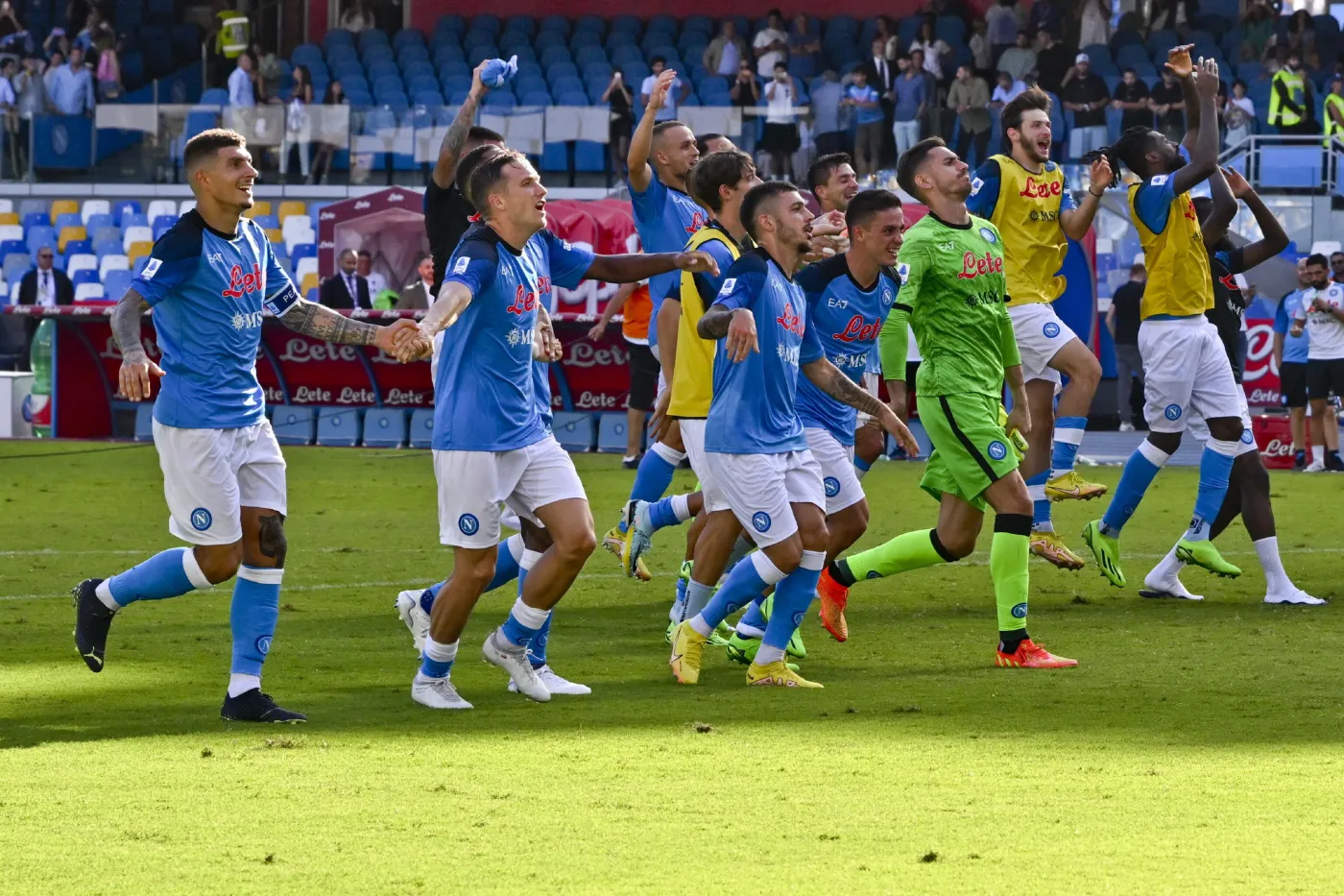 Skromne zwycięstwo Napoli. Drużyna Piotra Zielińskiego na czele Serie A [WIDEO]