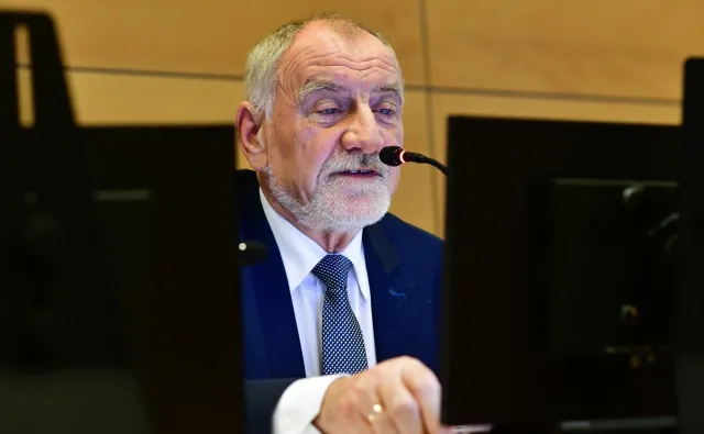 Ojciec prezydenta Dudy wściekły. Poszło o smog. "Proszę wyłączyć temu panu mikrofon"