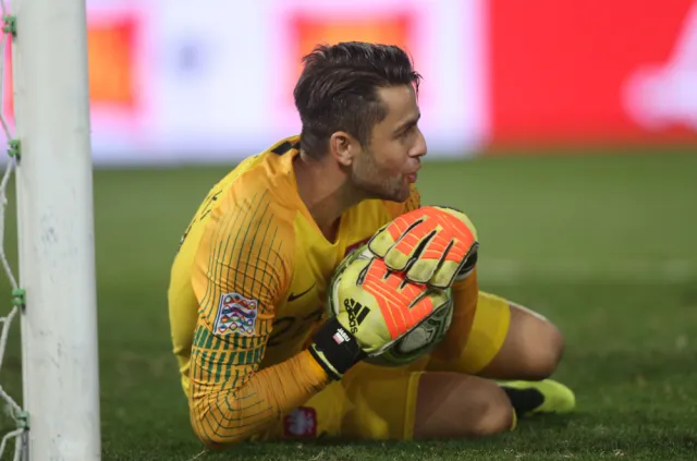 Redukcja zarobków dotknęła Fabiańskiego. Zobacz, o ile zmaleje jego pensja