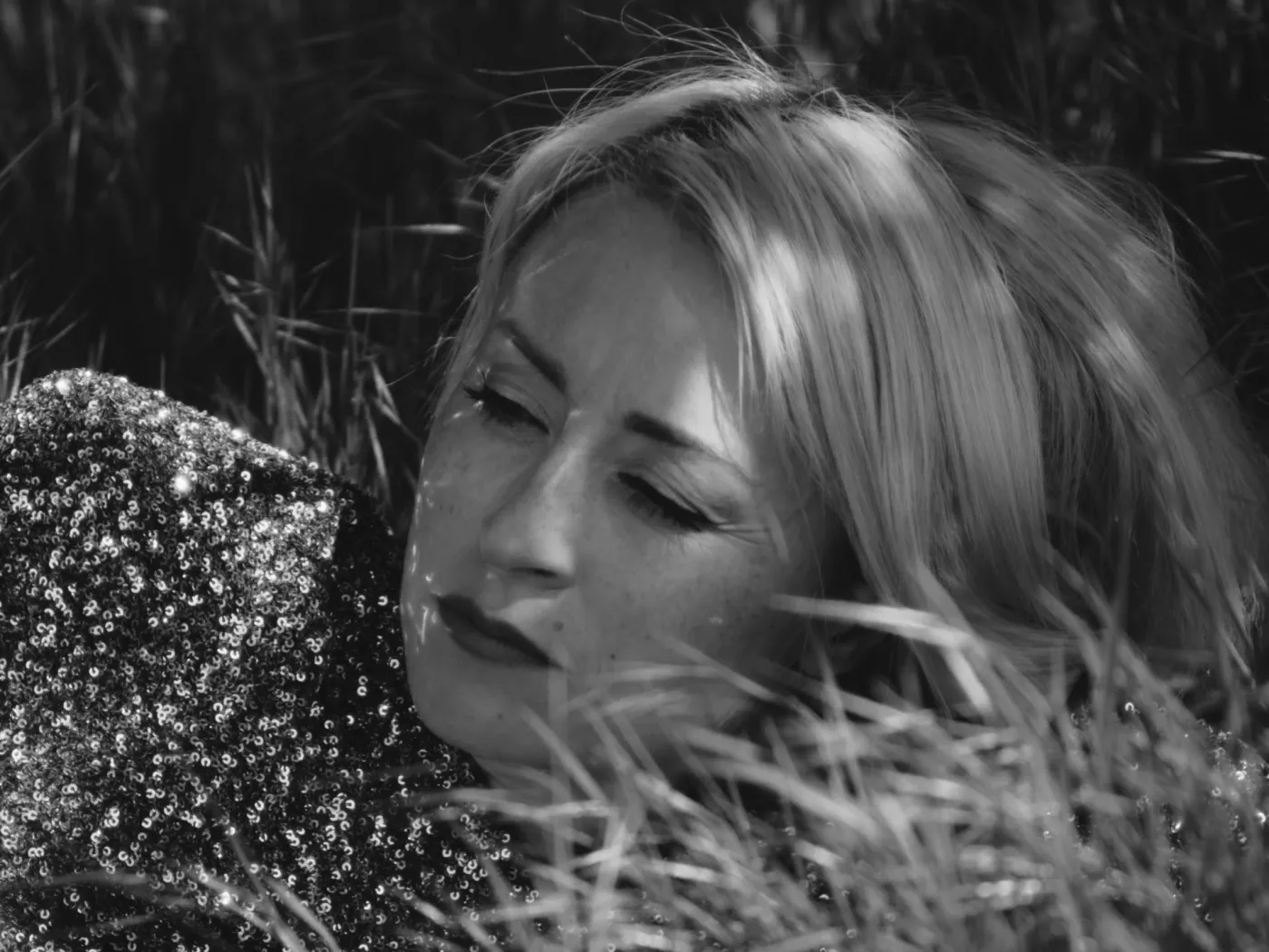 Natalia Przybysz prezentuje teledysk do "Słyszysz", przygotowany we współpracy z WWF