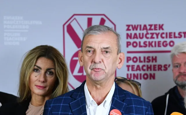 Nauczyciele rozbiją namioty w Warszawie. "Nie takiej edukacji oczekujemy"