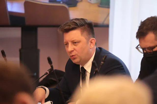 Dworczyk: Decyzja w sprawie maseczek "dziś bądź jutro"