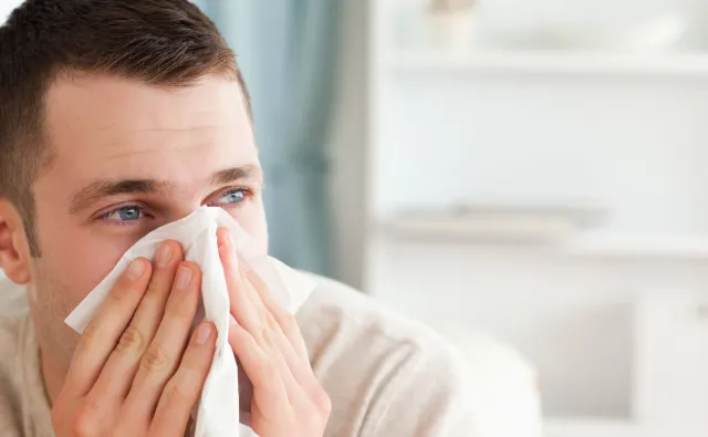 COVID-19 może obniżać poziom testosteronu. Jak chorują mężczyźni?