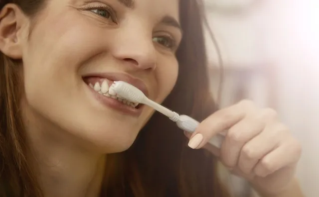 5 wskazówek, jak dbać o zęby przed snem