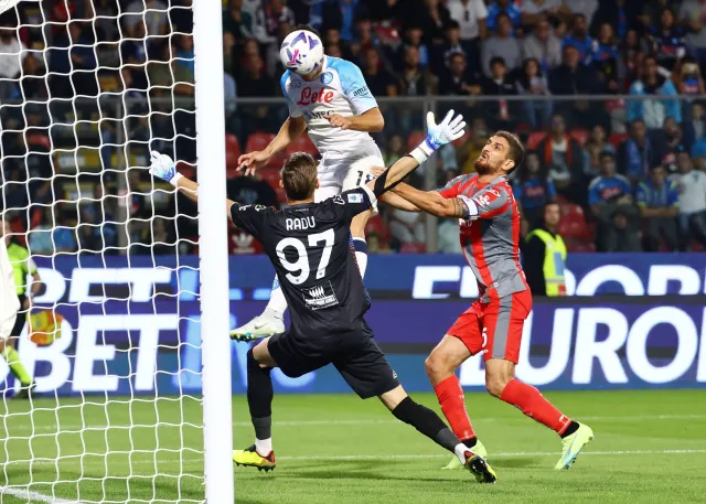 Napoli odzyskało fotel lidera. Zieliński długo siedział na ławce rezerwowych