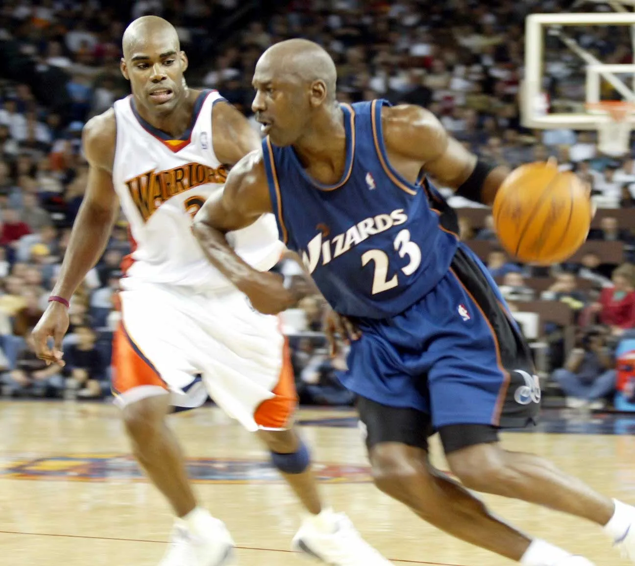 Koszulka Jordana z ostatniego meczu sprzedana za 0,9 mln dolarów