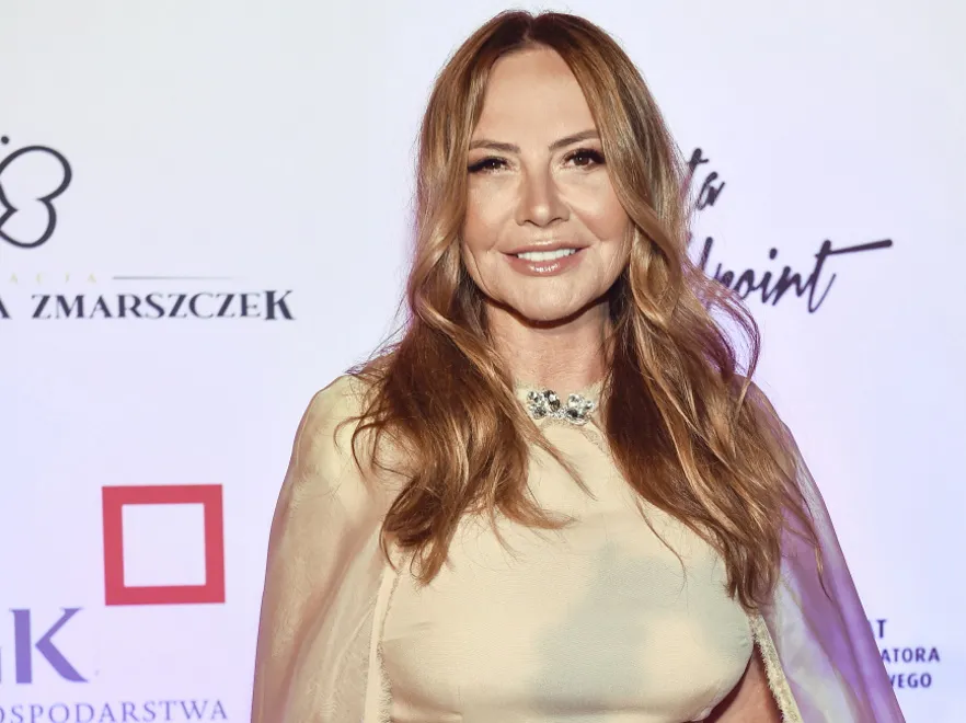 "Zrobione" duże pupy to zgrzyt w walce o równość płci... Projektantka Agaty Dudy o operacjach plastycznych