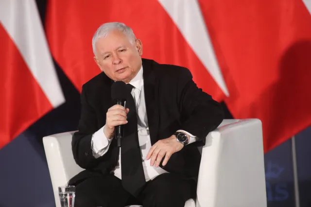 Maląg o "dawaniu w szyję": Prezes jest architektem zmian w podnoszeniu godności rodzin