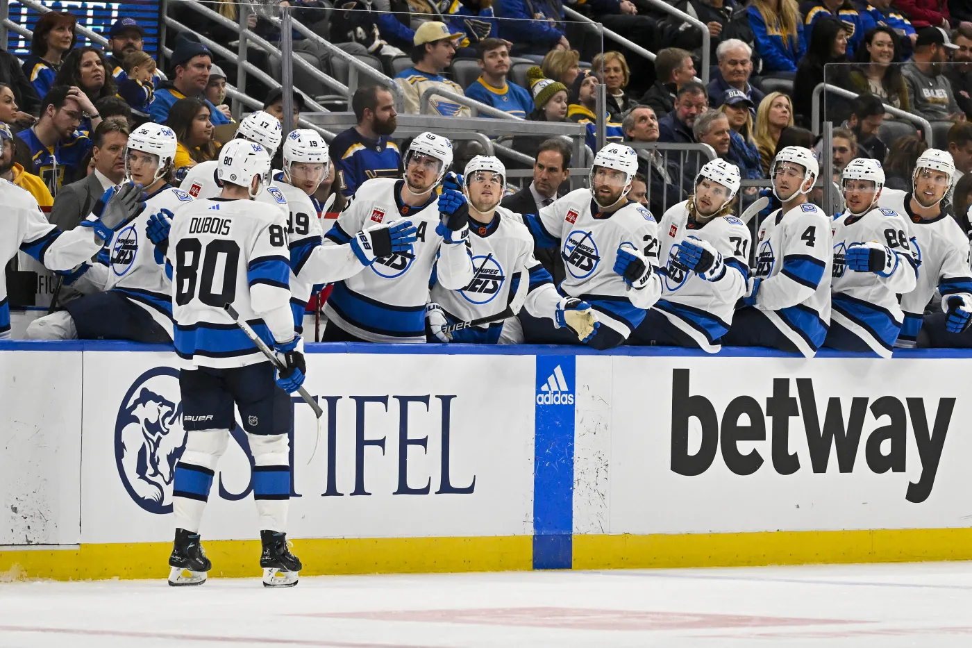Hokeiści Winnipeg Jets wygrali trzeci mecz z rzędu [WIDEO]