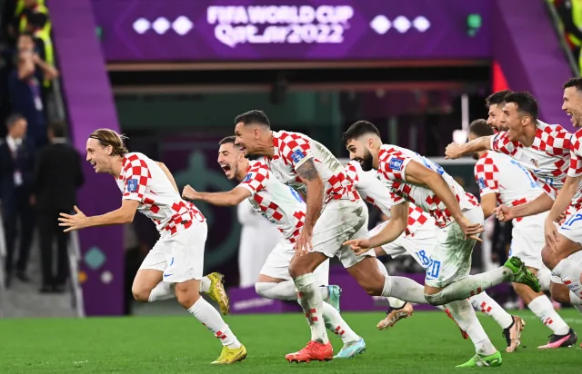 Brazylia z nieba do piekła. Chorwacja pierwszym półfinalistą!