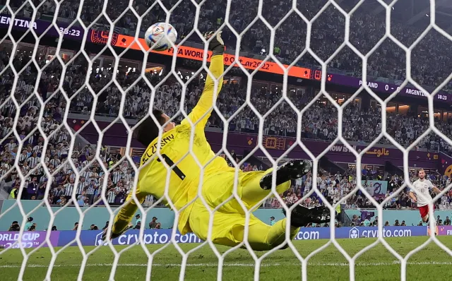 "Polacy powinni postawić pomnik Szczęsnemu. Bez niego byłaby masakra"