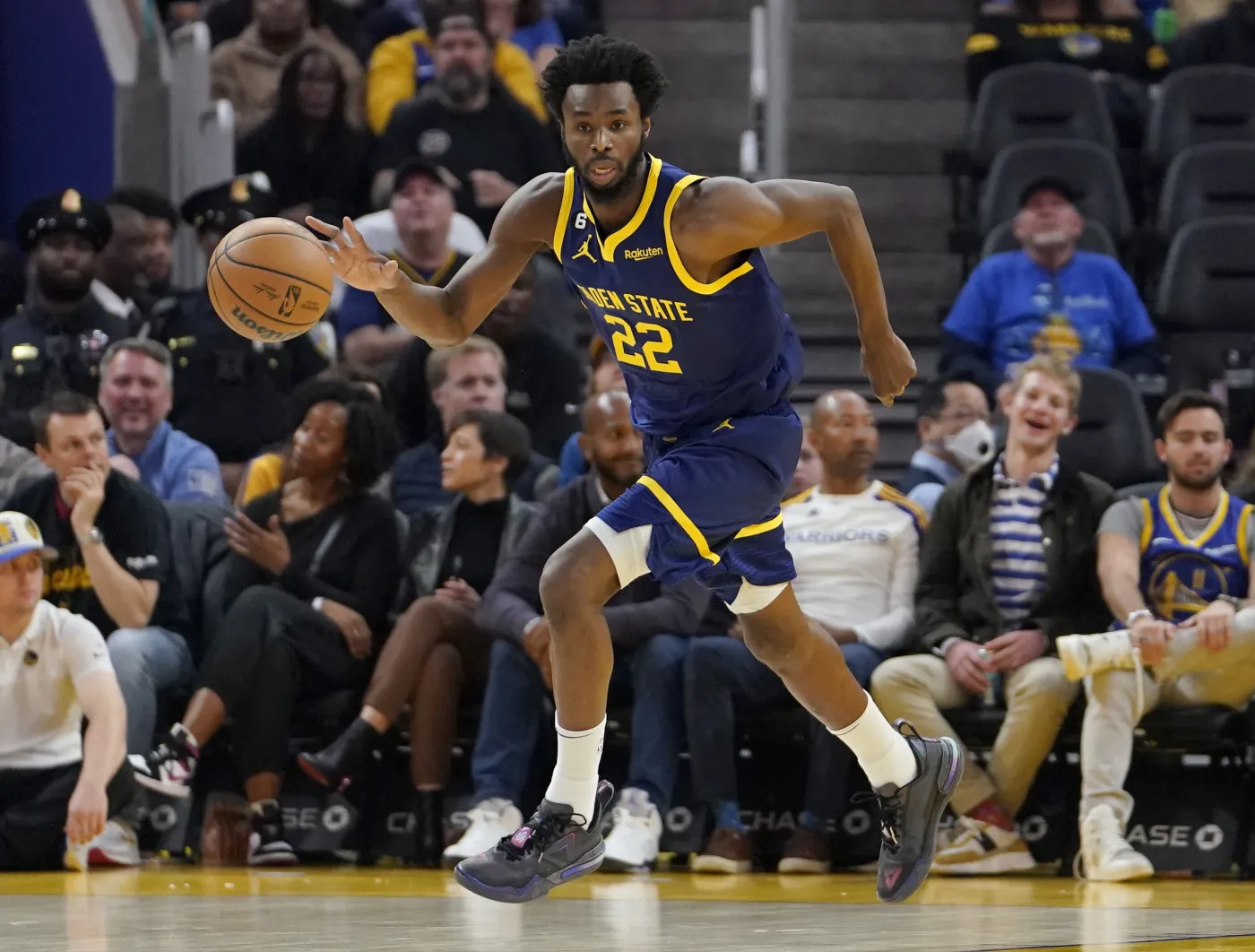 Wiggins osiem razy trafił za 3 punkty. Gładka wygrana Warriors [WIDEO]