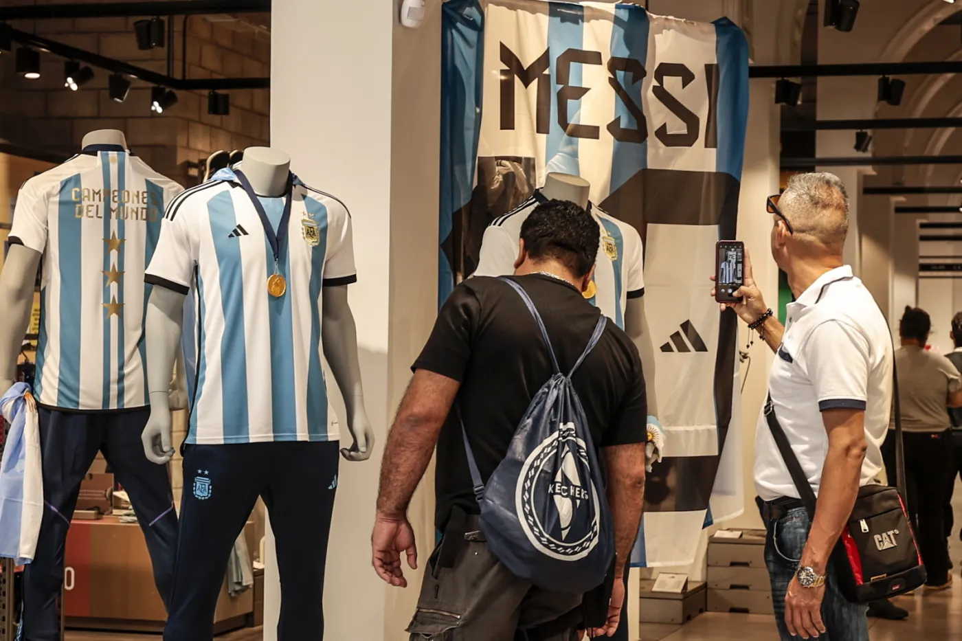 Olbrzymie zainteresowanie Argentyńczyków nową koszulką reprezentacji z trzema gwiazdkami