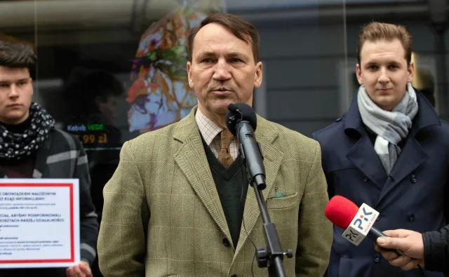 Dyrektorka międzynarodowego think tanku uderza w Sikorskiego. "Czy ktoś może mi powiedzieć..."