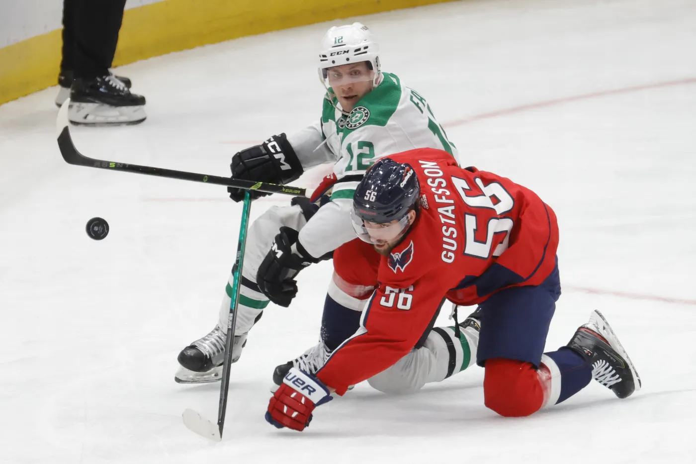 Erik Gustafsson z pierwszym hat-trickiem w lidze NHL [WIDEO]