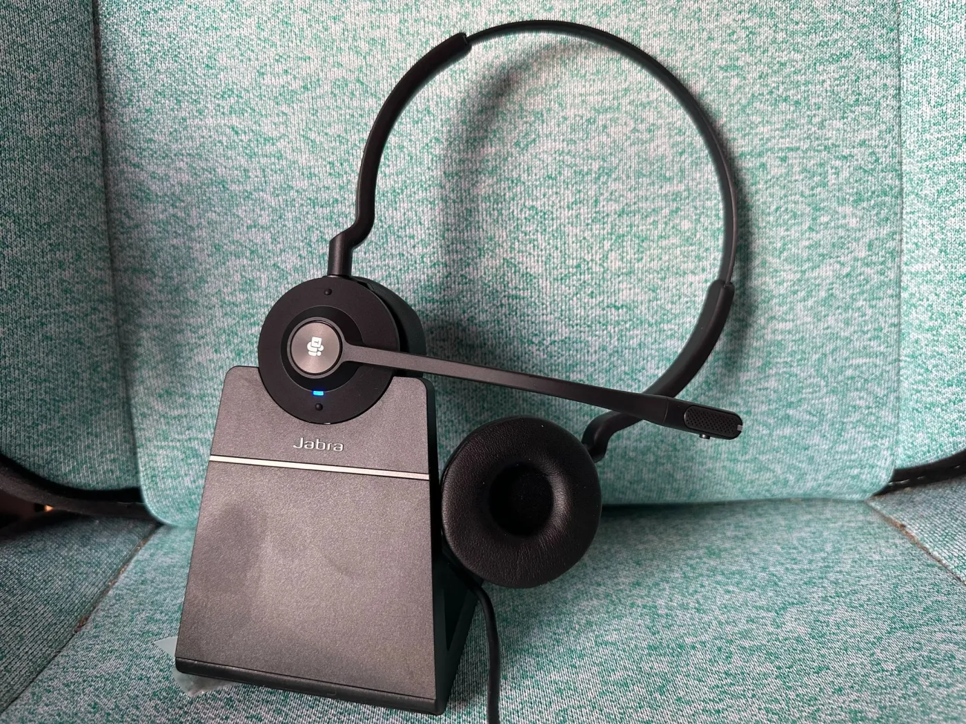 Bezprzewodowe słuchawki, w których możesz być daleko od komputera. Oto Jabra Engage 55