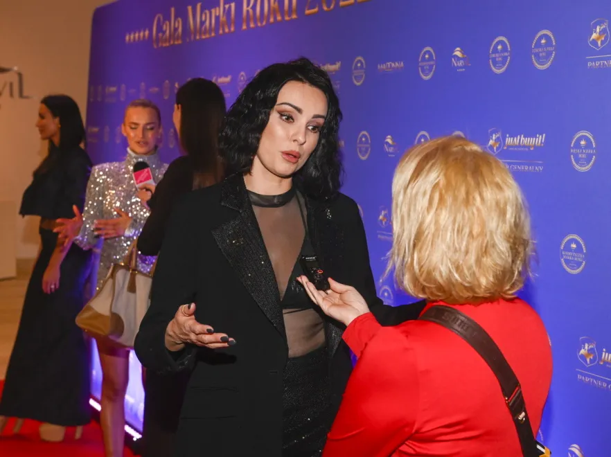 "Pokazanie stanika nie wystarczy, żeby być modnym". Stylistka nie zostawiła suchej nitki na Dorocie Gardias [FOTO]