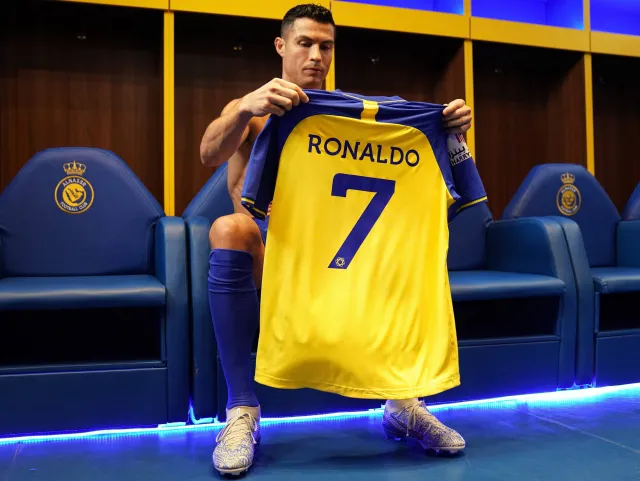 Ronaldo musi poczekać na debiut w An-Nassr, bo... jest zawieszony