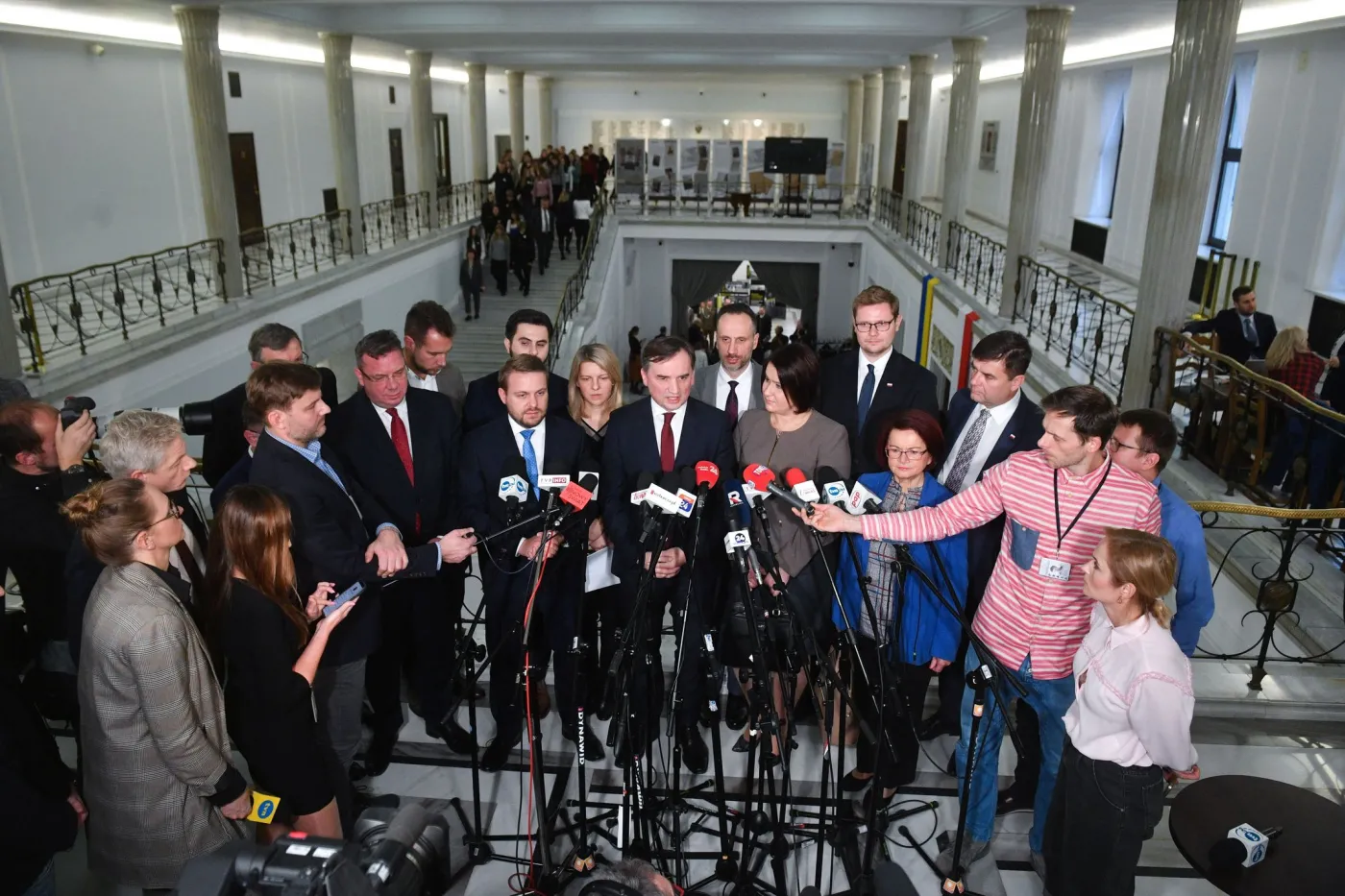 "Jałowe oskarżania" kontra "trochę taki atak". Wojna ziobrystów z prezydentem