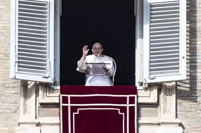 Papież: Homoseksualizm nie jest przestępstwem. Grzechem są dyskryminujący biskupi