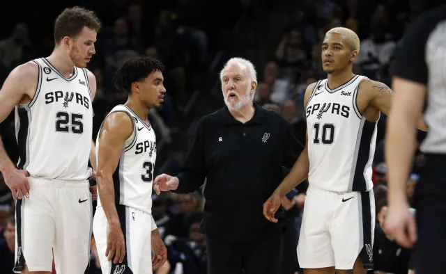 Liga NBA. Cztery punkty Sochana, rekordowa frekwencja w San Antonio