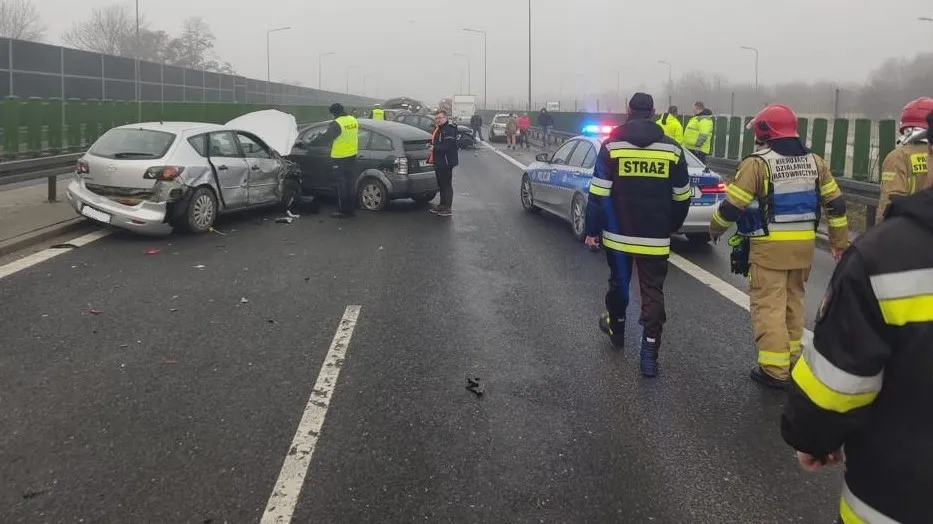 Karambol na drodze ekspresowej S74 Cedzyna - Kielce