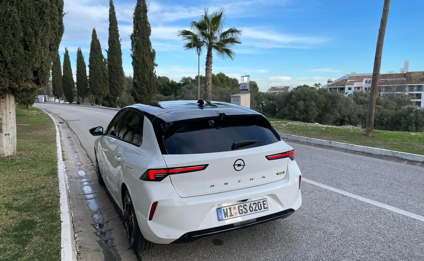 opel-astra-gse-37695096.jpg